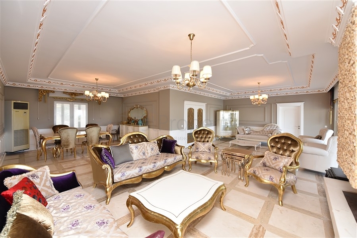 Шикарный дом с собственным бассейном и садом в районе Демирташ