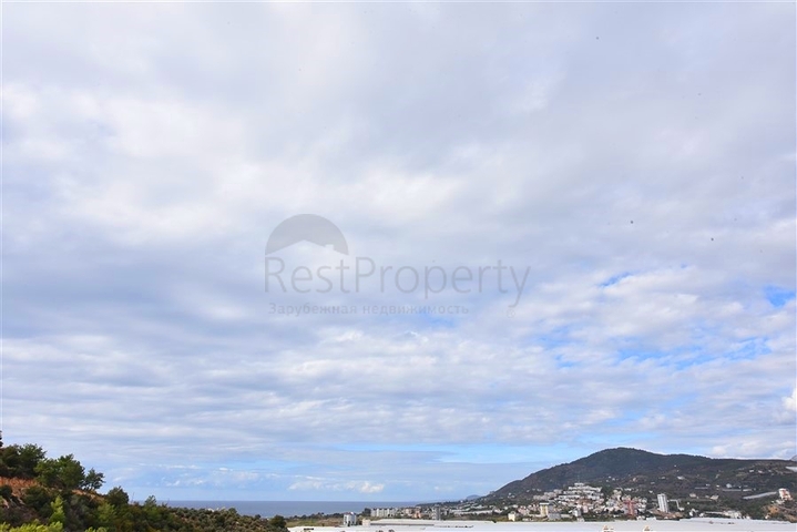 Шикарный дом с собственным бассейном и садом в районе Демирташ