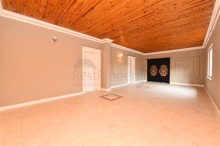 Шикарный дом с собственным бассейном и садом в районе Демирташ