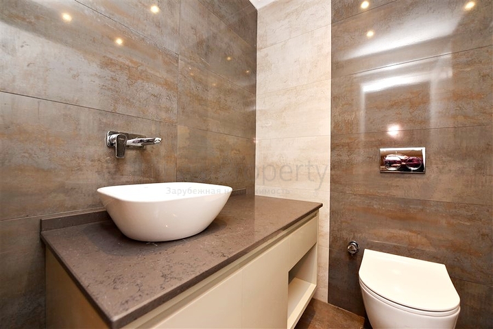 Шикарный дом с собственным бассейном и садом в районе Демирташ