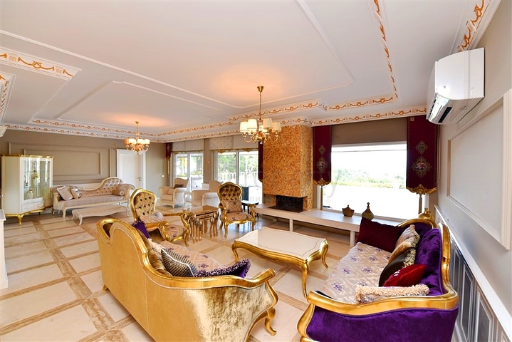 Шикарный дом с собственным бассейном и садом в районе Демирташ