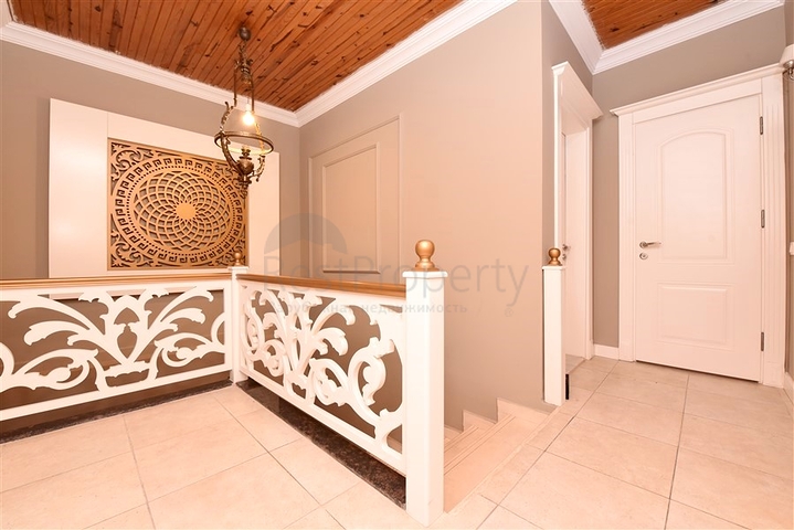 Шикарный дом с собственным бассейном и садом в районе Демирташ