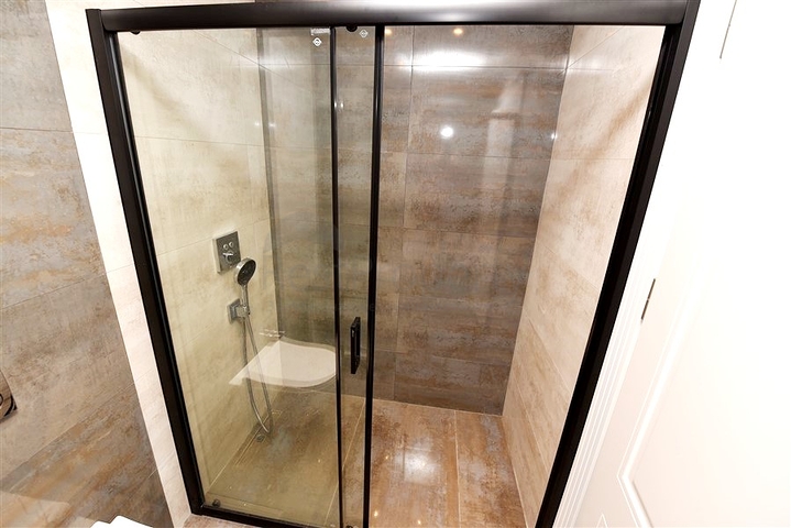 Шикарный дом с собственным бассейном и садом в районе Демирташ