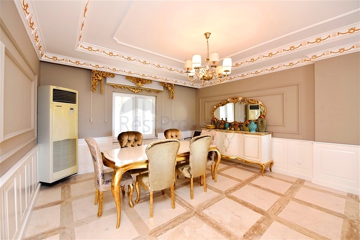 Шикарный дом с собственным бассейном и садом в районе Демирташ