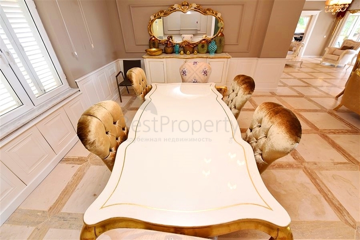 Шикарный дом с собственным бассейном и садом в районе Демирташ