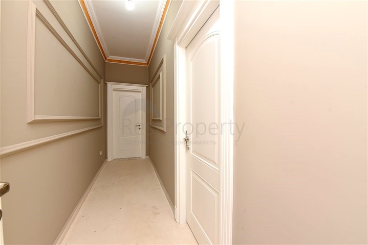 Шикарный дом с собственным бассейном и садом в районе Демирташ