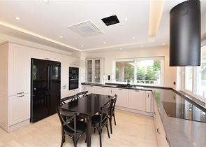 Шикарный дом с собственным бассейном и садом в районе Демирташ