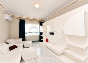 Шикарный дом с собственным бассейном и садом в районе Демирташ