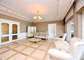 Шикарный дом с собственным бассейном и садом в районе Демирташ