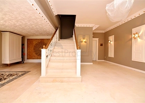 Шикарный дом с собственным бассейном и садом в районе Демирташ