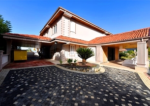 Шикарный дом с собственным бассейном и садом в районе Демирташ