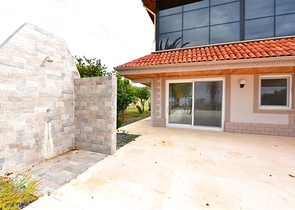 Шикарный дом с собственным бассейном и садом в районе Демирташ