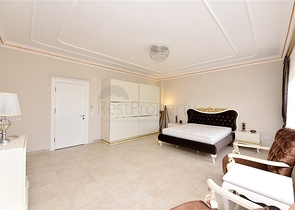 Шикарный дом с собственным бассейном и садом в районе Демирташ