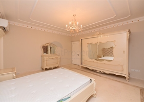 Шикарный дом с собственным бассейном и садом в районе Демирташ