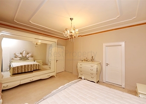 Шикарный дом с собственным бассейном и садом в районе Демирташ