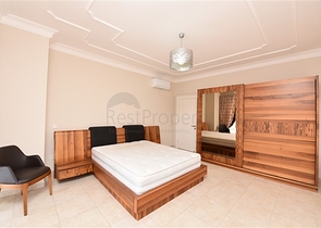 Шикарный дом с собственным бассейном и садом в районе Демирташ