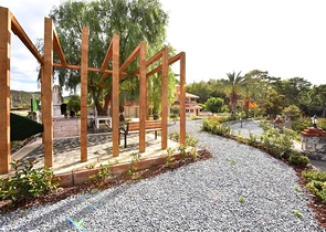 Шикарный дом с собственным бассейном и садом в районе Демирташ