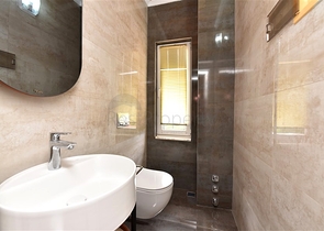 Шикарный дом с собственным бассейном и садом в районе Демирташ