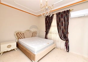 Шикарный дом с собственным бассейном и садом в районе Демирташ