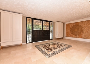 Шикарный дом с собственным бассейном и садом в районе Демирташ