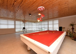 Шикарный дом с собственным бассейном и садом в районе Демирташ