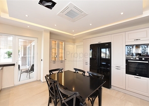 Шикарный дом с собственным бассейном и садом в районе Демирташ