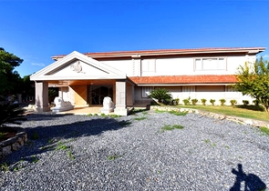 Шикарный дом с собственным бассейном и садом в районе Демирташ