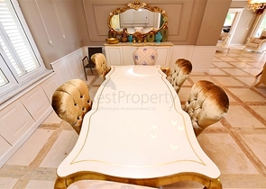 Шикарный дом с собственным бассейном и садом в районе Демирташ