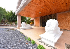 Шикарный дом с собственным бассейном и садом в районе Демирташ