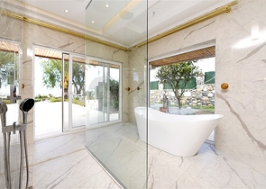 Шикарный дом с собственным бассейном и садом в районе Демирташ