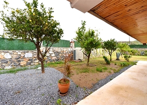 Шикарный дом с собственным бассейном и садом в районе Демирташ