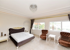 Шикарный дом с собственным бассейном и садом в районе Демирташ