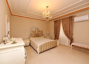 Шикарный дом с собственным бассейном и садом в районе Демирташ