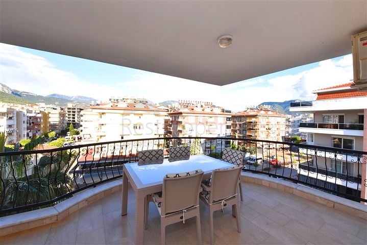 Просторный пентхаус планировкой 4+1 в районе Оба