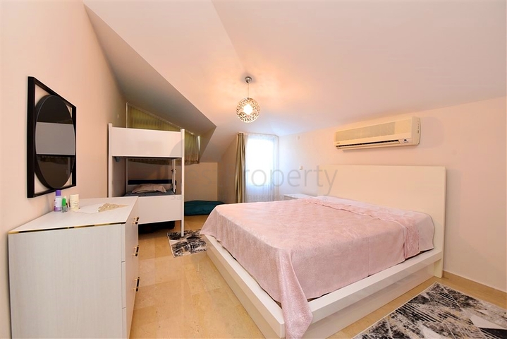 Просторный пентхаус планировкой 4+1 в районе Оба