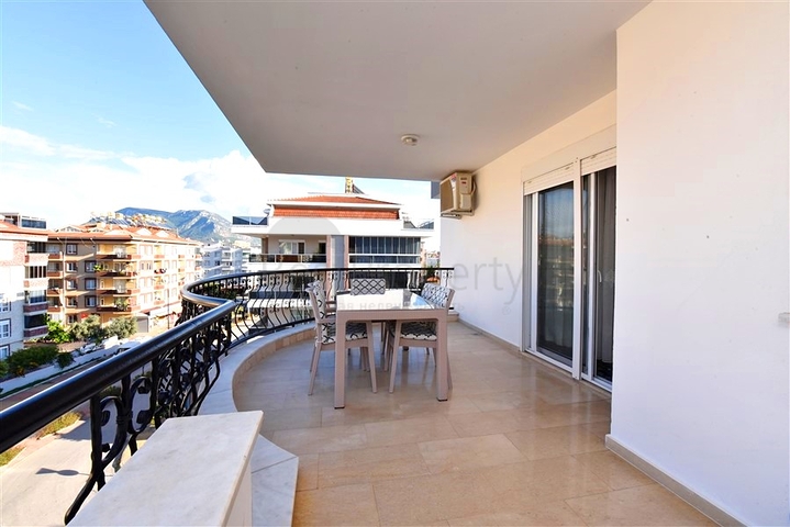 Просторный пентхаус планировкой 4+1 в районе Оба