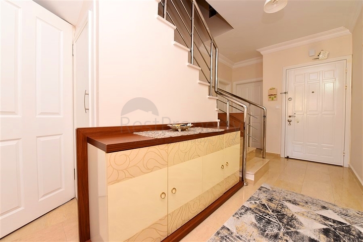 Просторный пентхаус планировкой 4+1 в районе Оба