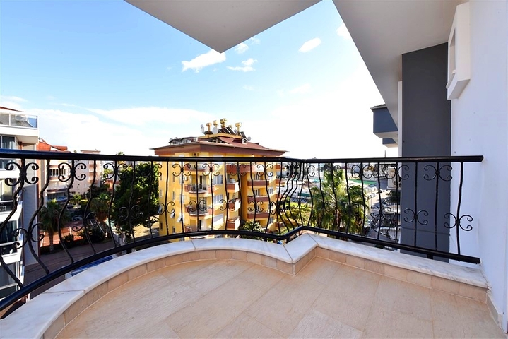 Просторный пентхаус планировкой 4+1 в районе Оба