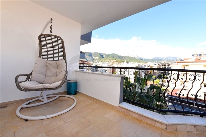 Просторный пентхаус планировкой 4+1 в районе Оба