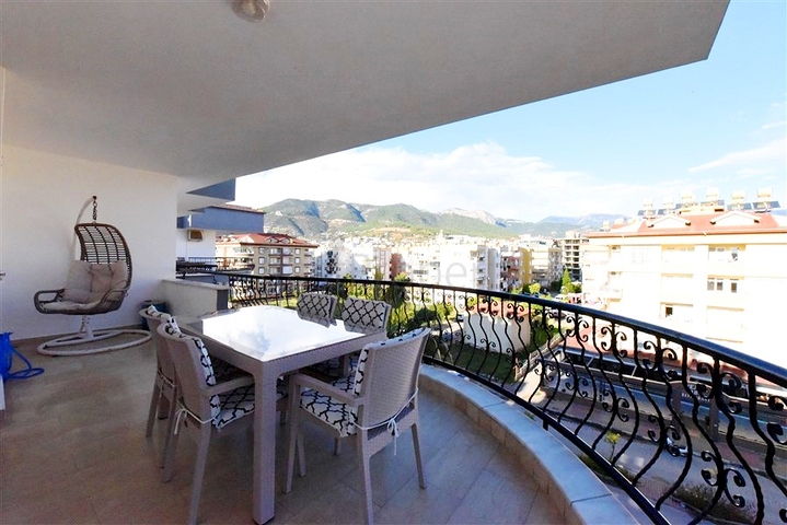 Просторный пентхаус планировкой 4+1 в районе Оба