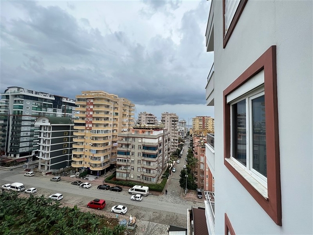 Трехкомнатная квартира в 450 м от моря 