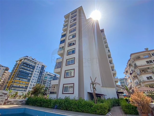 Трехкомнатная квартира в 450 м от моря 