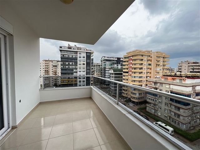 Трехкомнатная квартира в 450 м от моря 