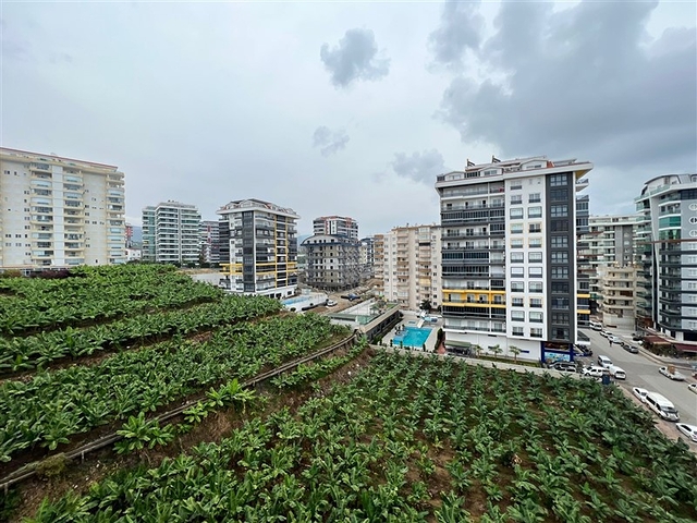 Трехкомнатная квартира в 450 м от моря 