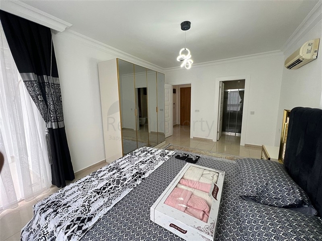 Трехкомнатная квартира в 450 м от моря 