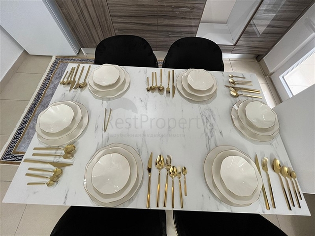 Трехкомнатная квартира в 450 м от моря 