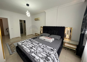 Трехкомнатная квартира в 450 м от моря 