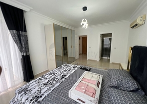 Трехкомнатная квартира в 450 м от моря 