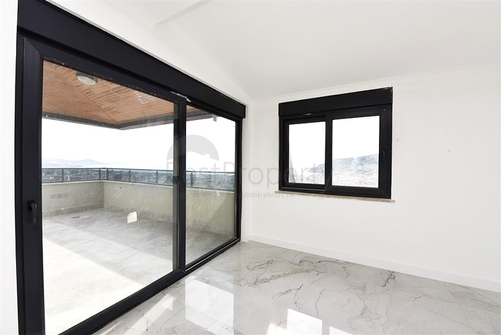 Квартира 3+1 в новом комплексе с видом на море и крепость Алании