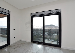 Квартира 3+1 в новом комплексе с видом на море и крепость Алании